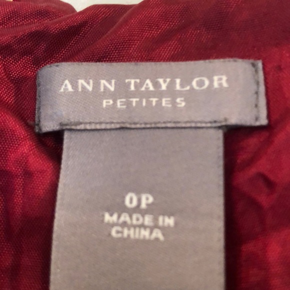 Ann Taylor size 0 petite cranberry zip back - Picture 5 of 8